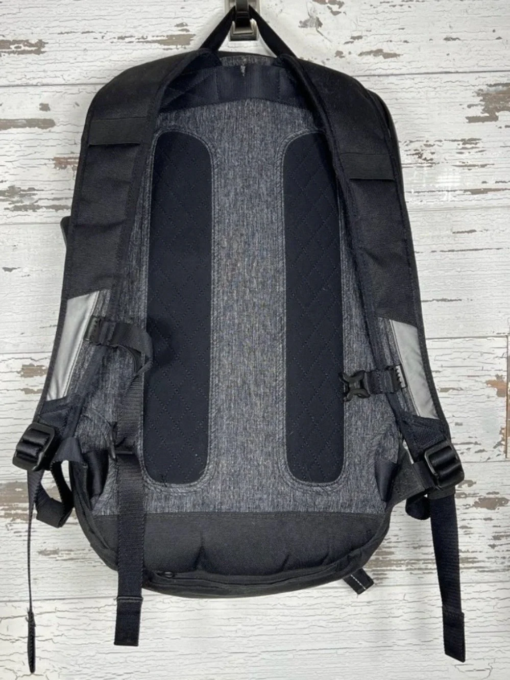 Lululemon Sojourn Backpack Black EUC